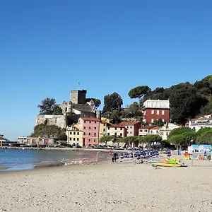https://mansard-apart-alba-sea-5-terre-trekking-excursions-relax.hotelitalianriviera.com
